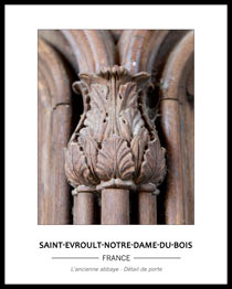 Cliquez pour agrandir Détail d'une pièce en bois sculpté, en forme de multiples fe