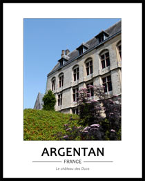 Cliquez pour agrandir Le château des Ducs d'Alençon, au fond la chapelle Saint-Nic