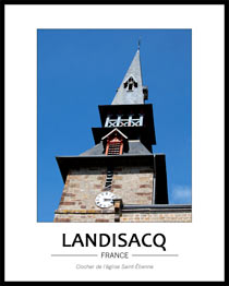 clocher tr�s original de cette �glise qui sur une base de tour carr� en pierre est un succession de trois toits dont le dernier est positionn� sur un contruction en bois. Des lucarnes de couleurs rouges viennent rehausser cet ensemble en gris et ardo