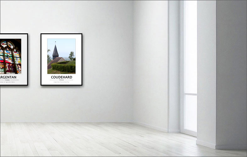 Galerie de photos grand format, dont une image encadrée de l’église Saint-Pierre-et-Saint-Paul de Coudehard, chevet plat et flèche en ardoise surplombant la vallée de la Dives, site roman et mémoriel de la Normandie.