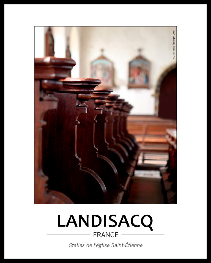 Cliquez pour agrandir perspective de stalles de l'église, au fond l'entrée de l'église entourée de représentation de scènes religieuses. Les stalles sont toujours des meubles de la liturgie agréables à regarder