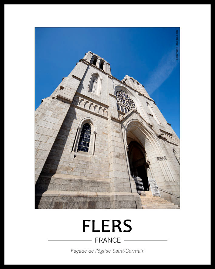 vue de la fa�ade de l'�glise, prise avec un angle large juste au pied de l'�glise pour accentuer les hauteurs de l'�difice