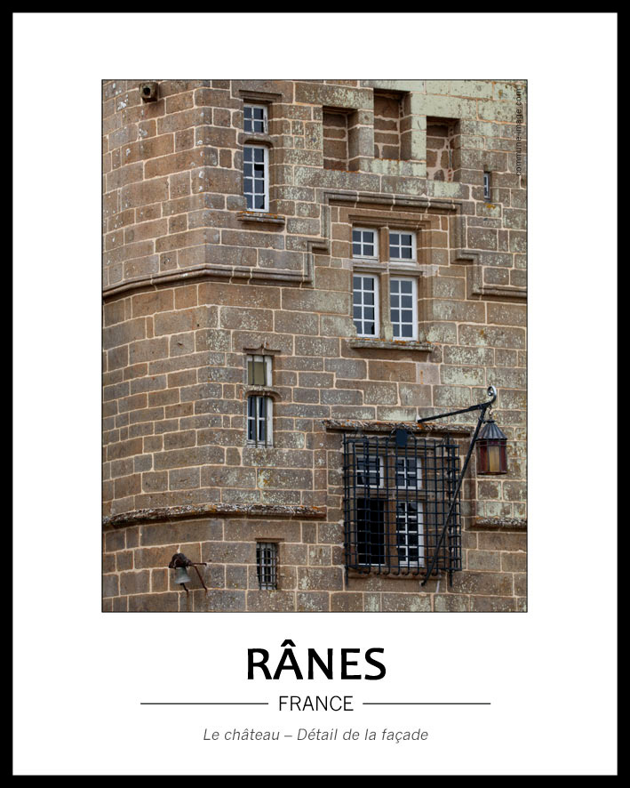 Cliquez pour agrandir détail de la façade du château, fenêtre, pierres, cloche, lanterne