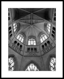 Vo�tes, vitraux et triforium de l'�glise d'Ecouch�