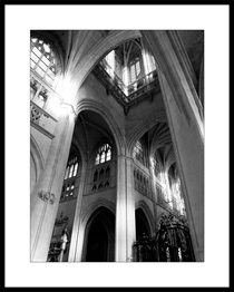 Aper�u du transept et des vitraux