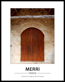 Cliquez pour agrandir Portail en bois teinté, encadrement en pierre de style roman