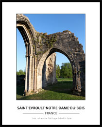 Cliquez pour agrandir Les restes de vieilles pierres de l'abbaye
