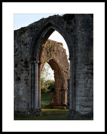 Cliquez pour agrandir Les ruines de l'abbaye au crépuscule